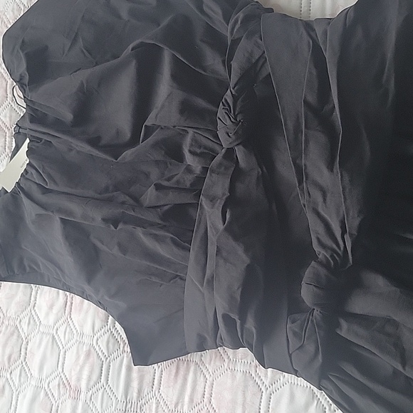 Elegant Black Sleeveless Dress - Picture 8 of 13